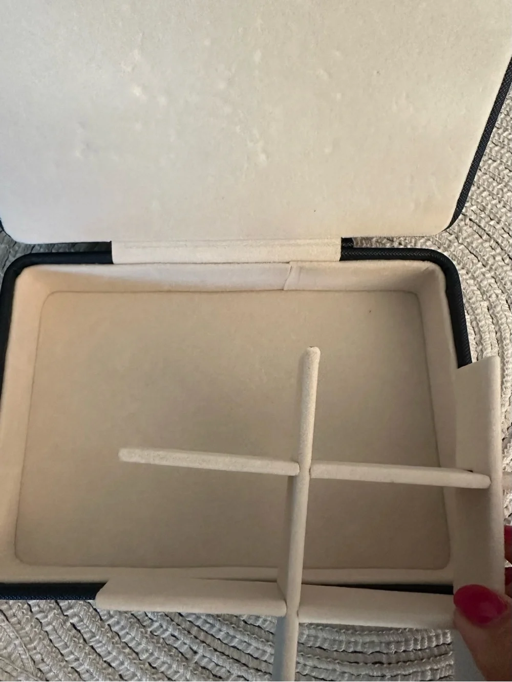⭐️NWOT⭐️ Navy Travel Jewelry Box with White Snap Strap
